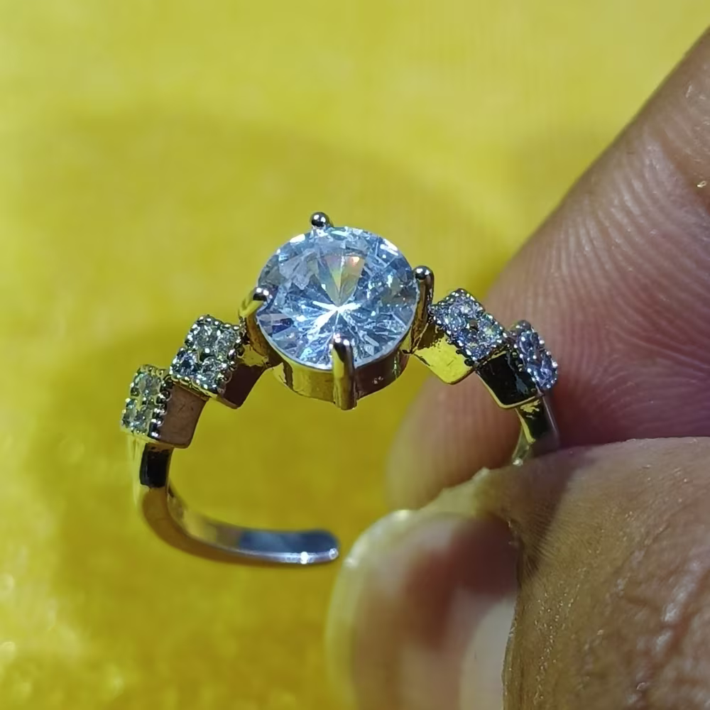 Minimalist Silver Synthetic Zirconia Ladies' Ring For Parties, Dances, Daily Wear & Jewelry Gifts